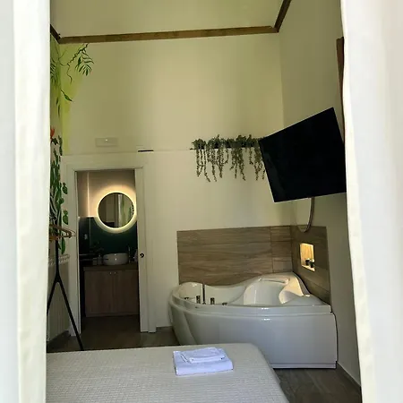 Jungle Apartment *